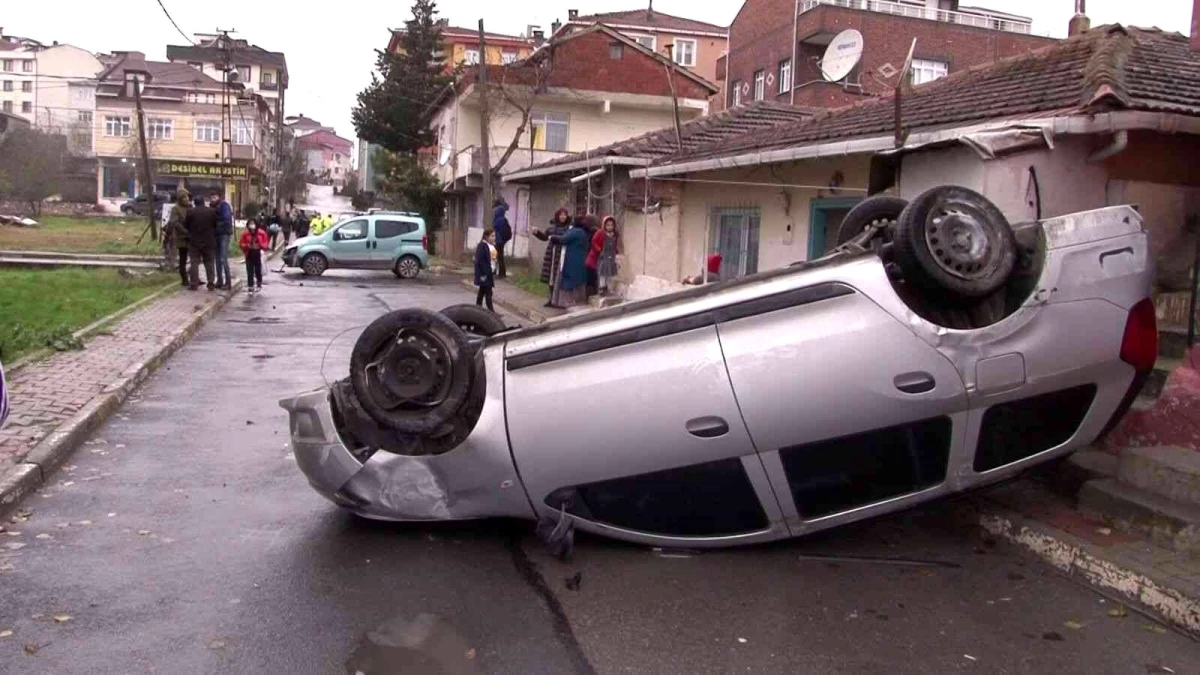Sancaktepe\'de kaza yapan otomobil takla attı, 1 kişi yaralandı