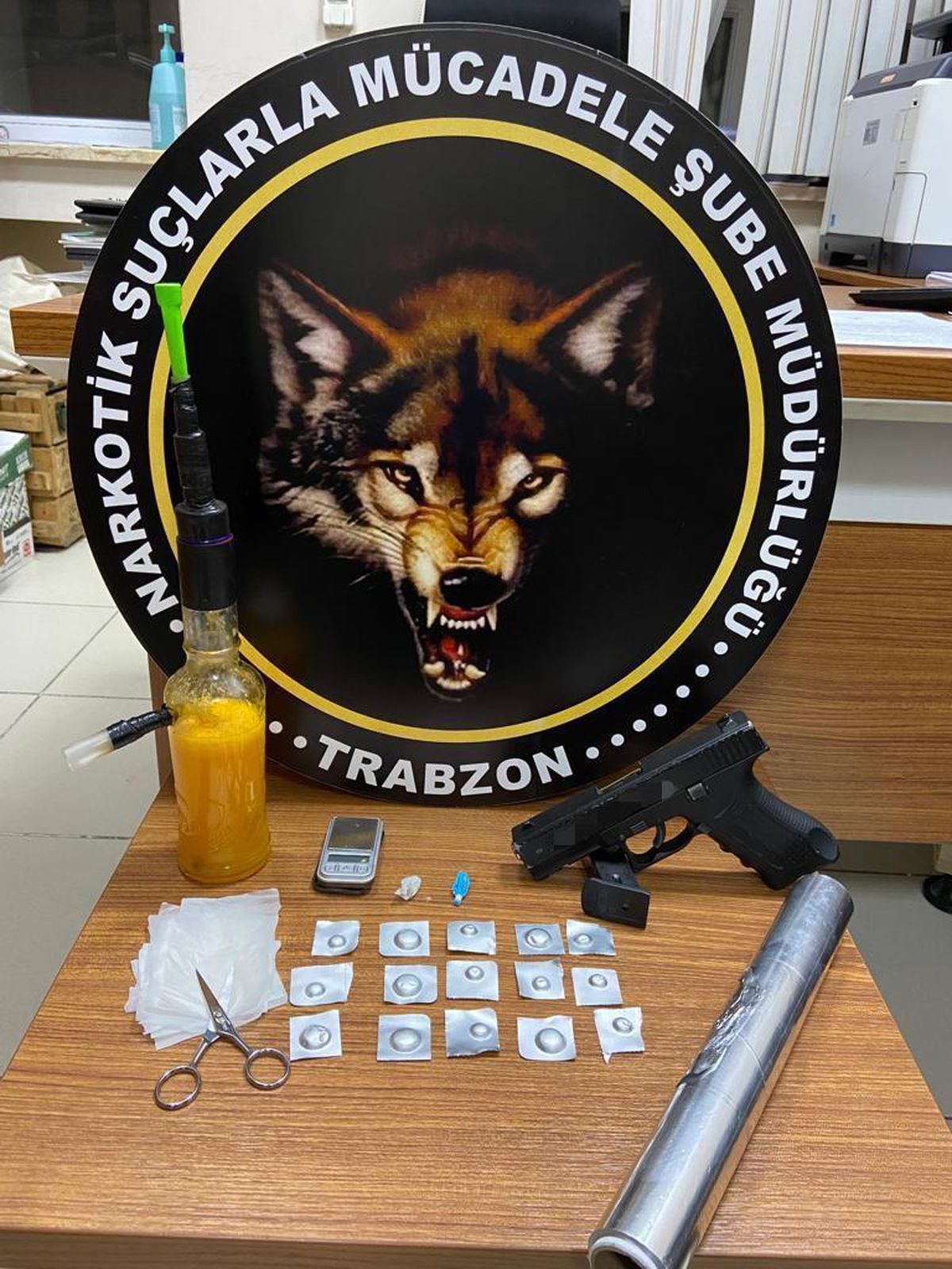 Trabzon\'daki uyuşturucu operasyonunda 3 kişi gözaltına alındı