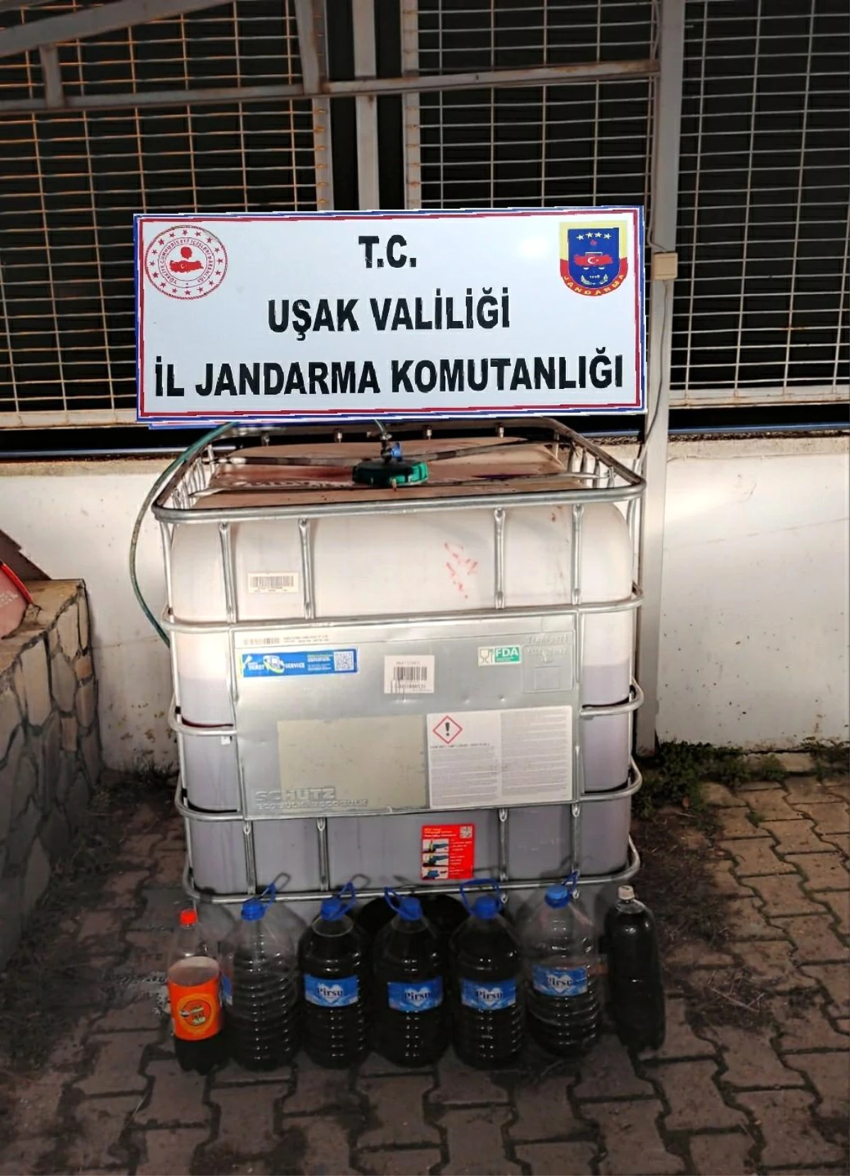 Uşak\'ta 825 litre kaçak şarap ele geçirildi