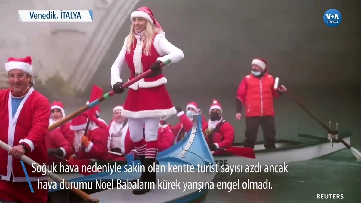 Venedik\'te Noel Babalar Kızaklarını Gondollarla Değiştirdi