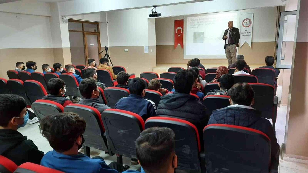 ADÜ \'Gelişim Rüzgarı Projesi\' kapsamında öğrencilere yapay zeka semineri verildi