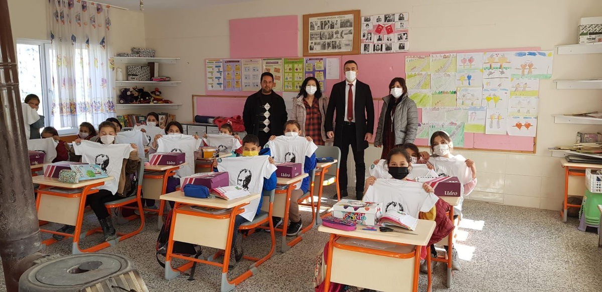 Akhisarlı Öğrencilere Başkan Ergün\'den destek