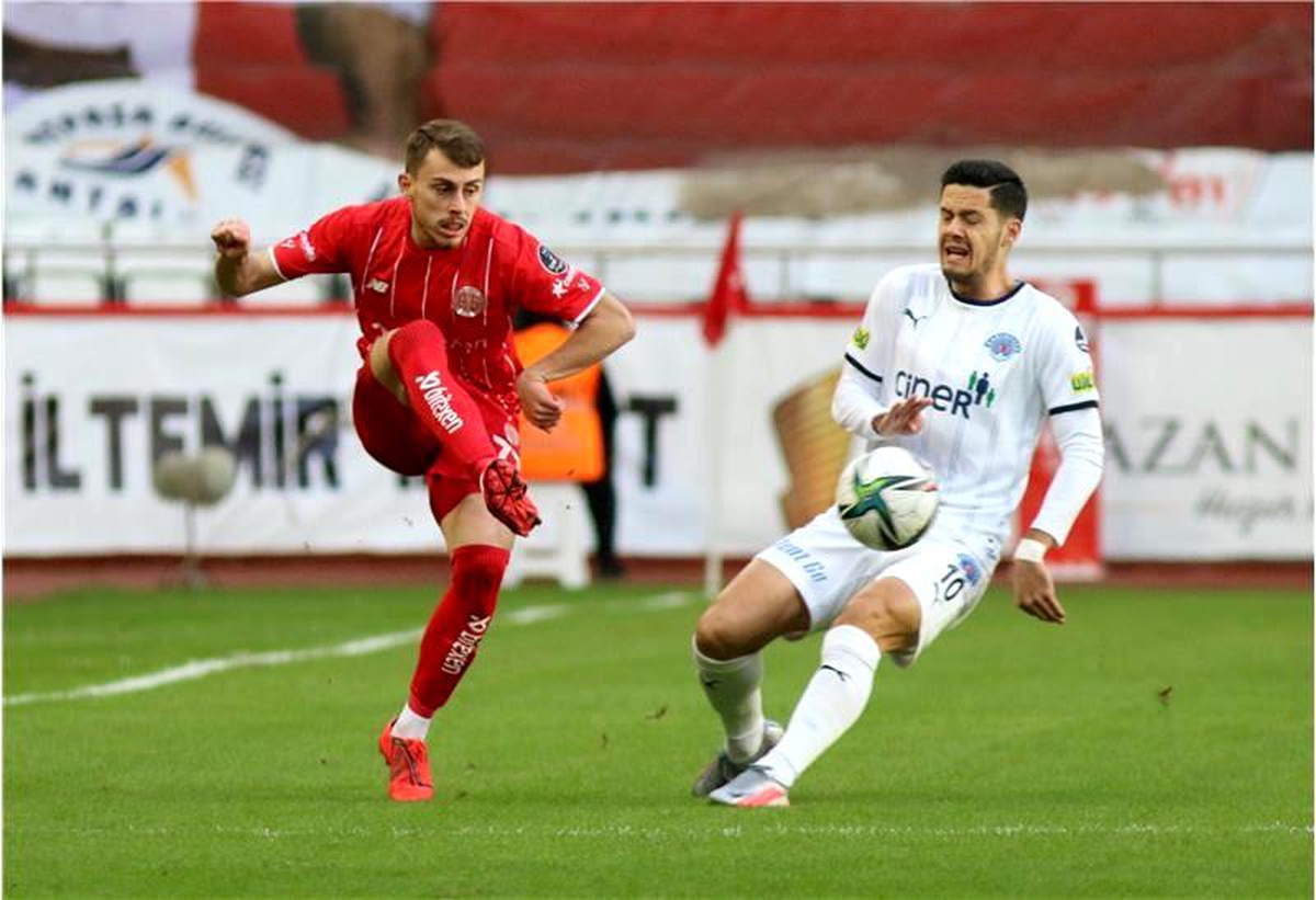 Antalyaspor uzatmalarda yıkılıyor