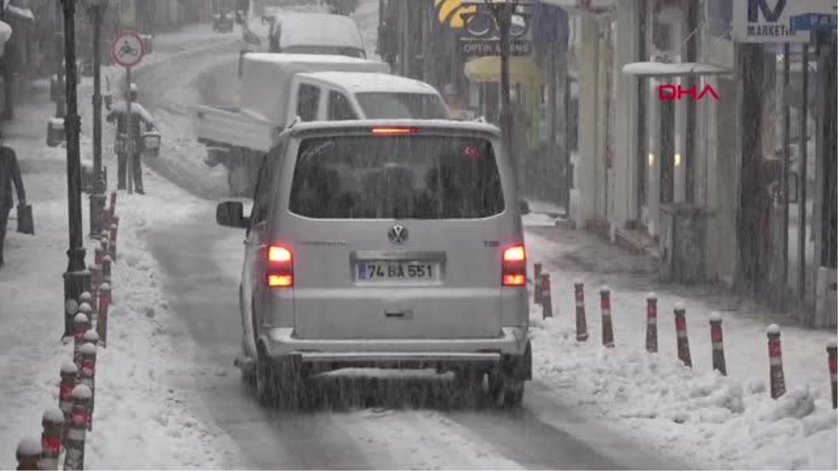 Bartın\'da 113 köy yolu kardan kapandı; 72 köyde elektrik yok
