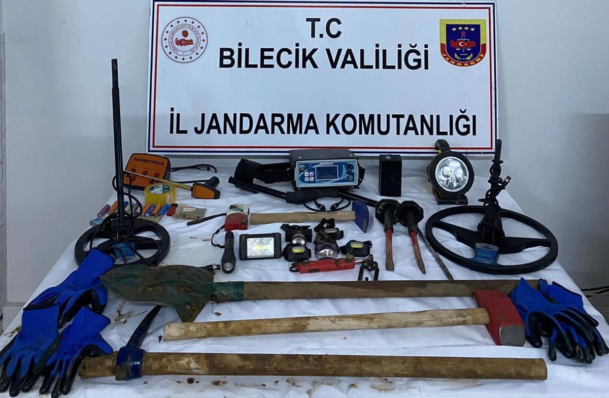 Bilecik\'te kaçak kazı yapan 4 şüpheli suçüstü yakalandı