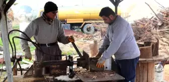 Budanan ve kesilen ağaçlar ihtiyaç sahiplerinin evlerini ısıtıyor