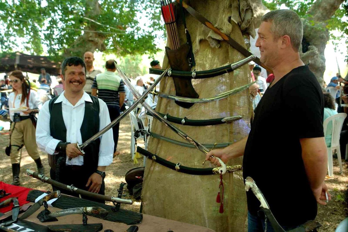 Burak Özçivit\'in kılıcı Bandırma\'dan