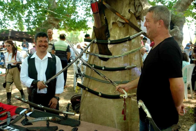 Burak Özçivit'in kılıcı Bandırma'dan