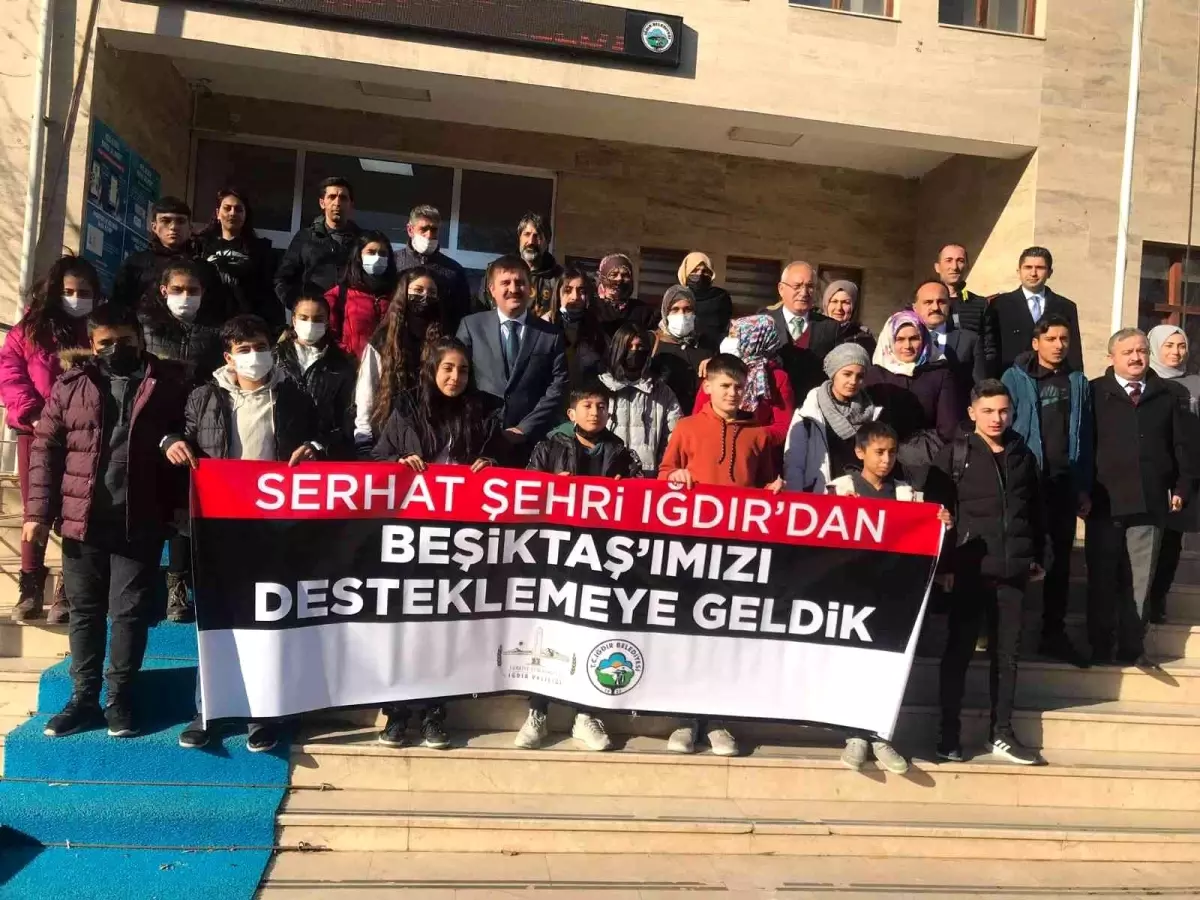 Dezavantajlı öğrenciler İstanbul\'da tarihi yerleri gezip, Beşiktaş-Göztepe maçını seyredecek