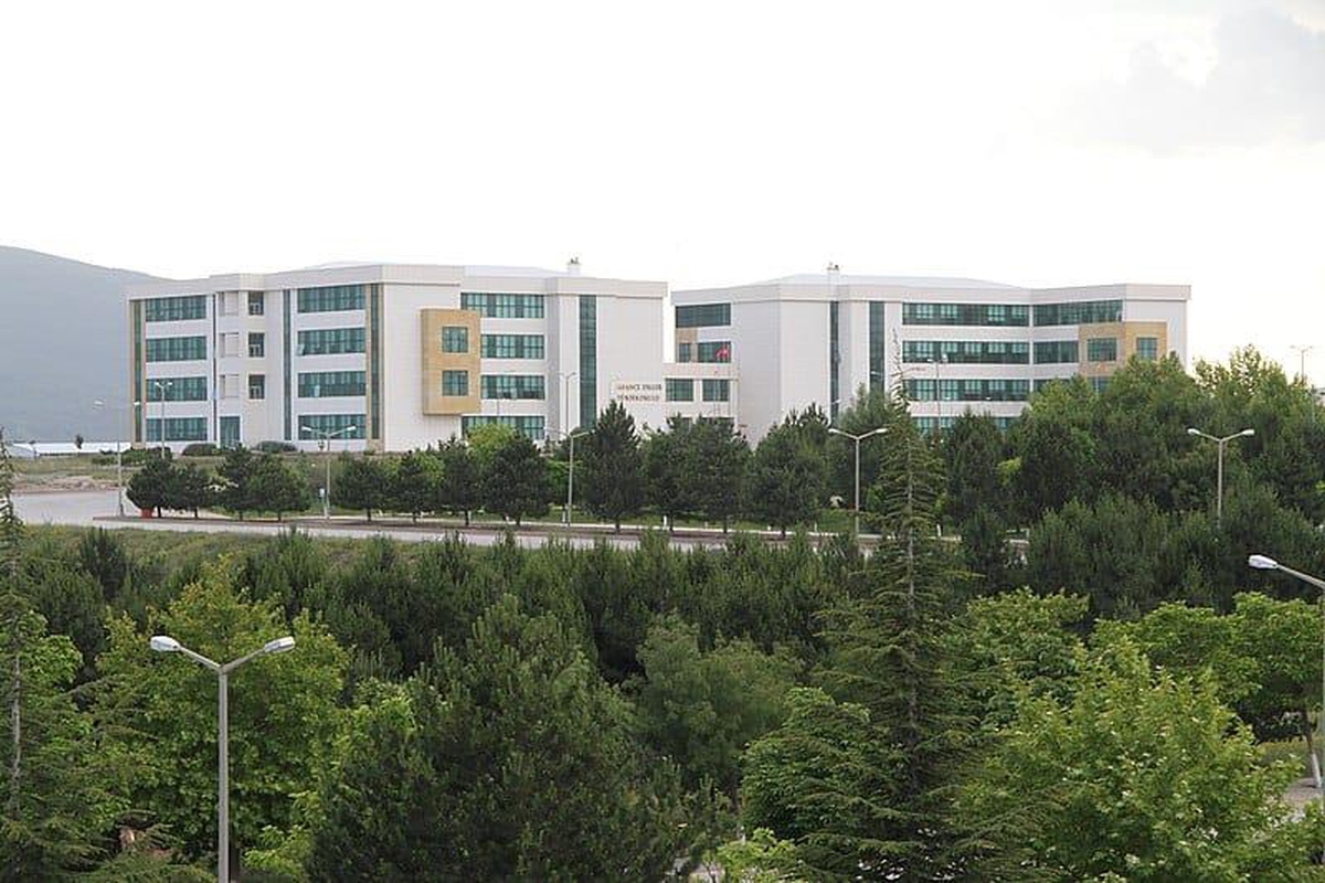 DPÜ Yabancı Diller Yüksekokulunda akreditasyonlu eğitim veriliyor