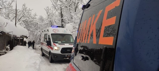 Ekipler karla kaplı yolda KOAH hastasına 5 saatte ulaştı