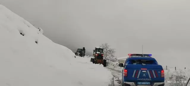 Ekipler karla kaplı yolda KOAH hastasına 5 saatte ulaştı