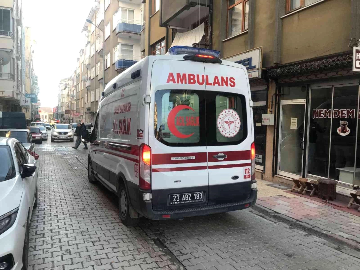 Elazığ\'da bir kişi sokak ortasında pompalı tüfek ile husumetlisini yaraladı