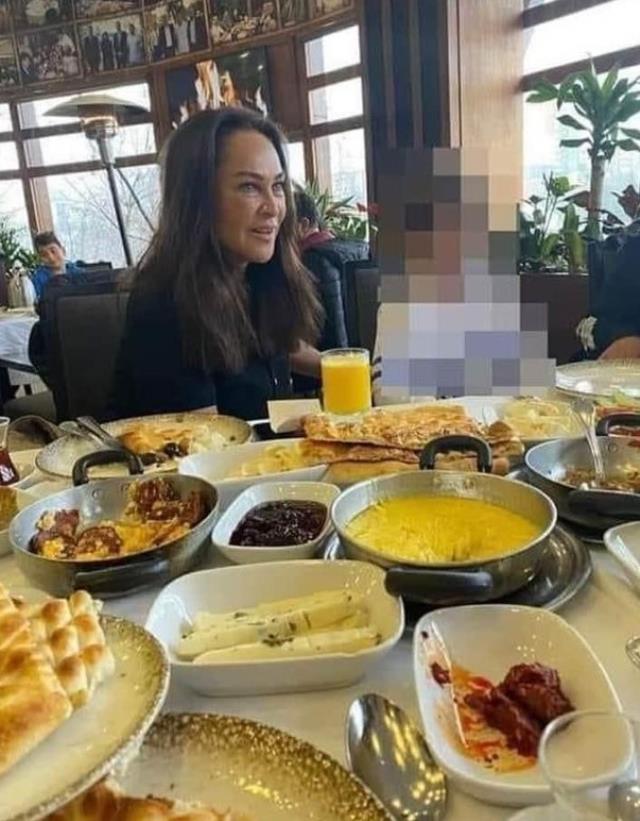 'Gerekirse simit yenecek' diyen Hülya Avşar'ın fotoğrafı sosyal medyada tartışma yarattı