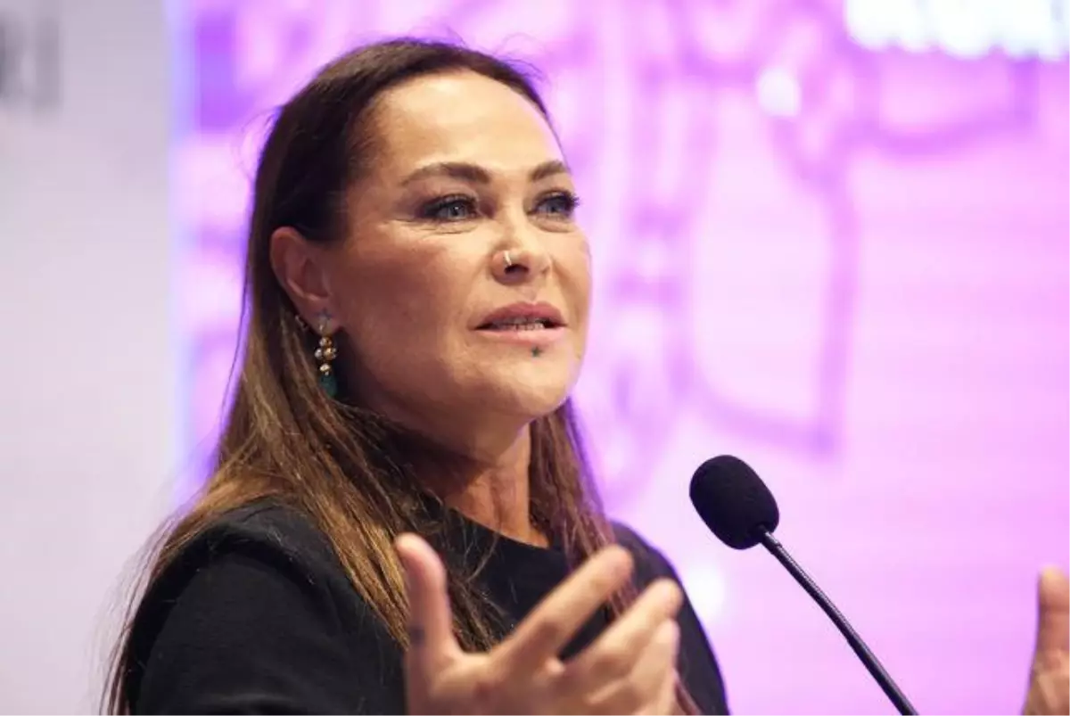 'Gerekirse simit yenecek' diyen Hülya Avşar'ın fotoğrafı sosyal medyada tartışma yarattı