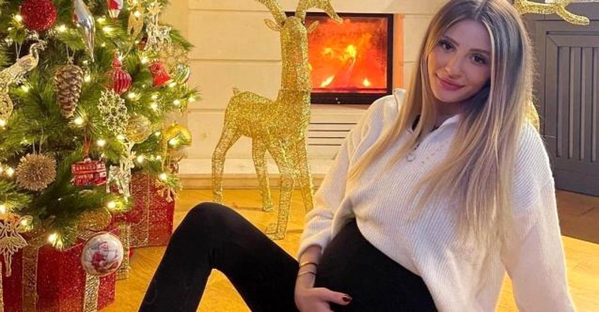 Hamile olduğunu bu kareyle duyurdu! İşte bebeğin cinsiyeti