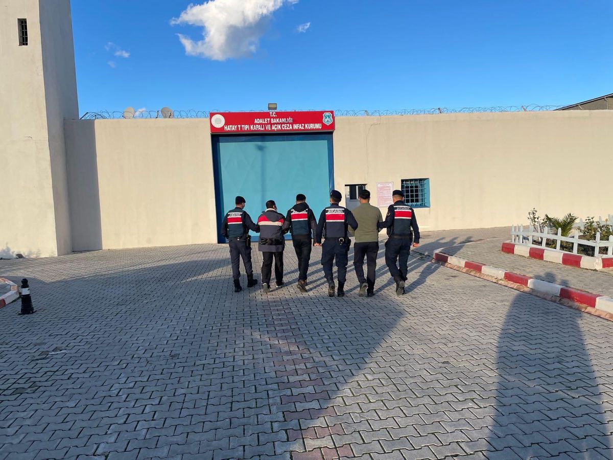 Hatay\'da 10 yıl 7 ay kesinleşmiş hapis cezası bulunan hükümlü yakalandı
