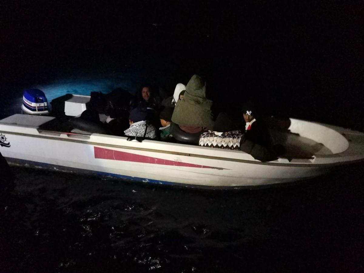 İzmir açıklarında düzensiz göçmen yoğunluğu