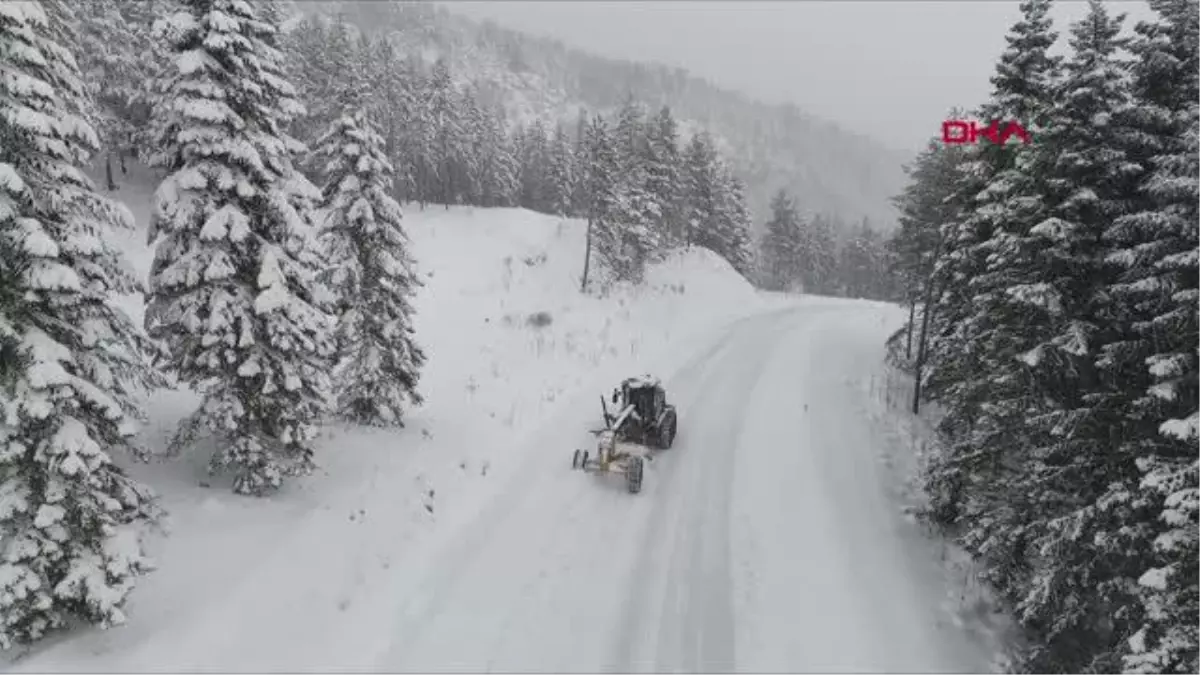 Karabük'te 141 köy yolu kardan kapandı