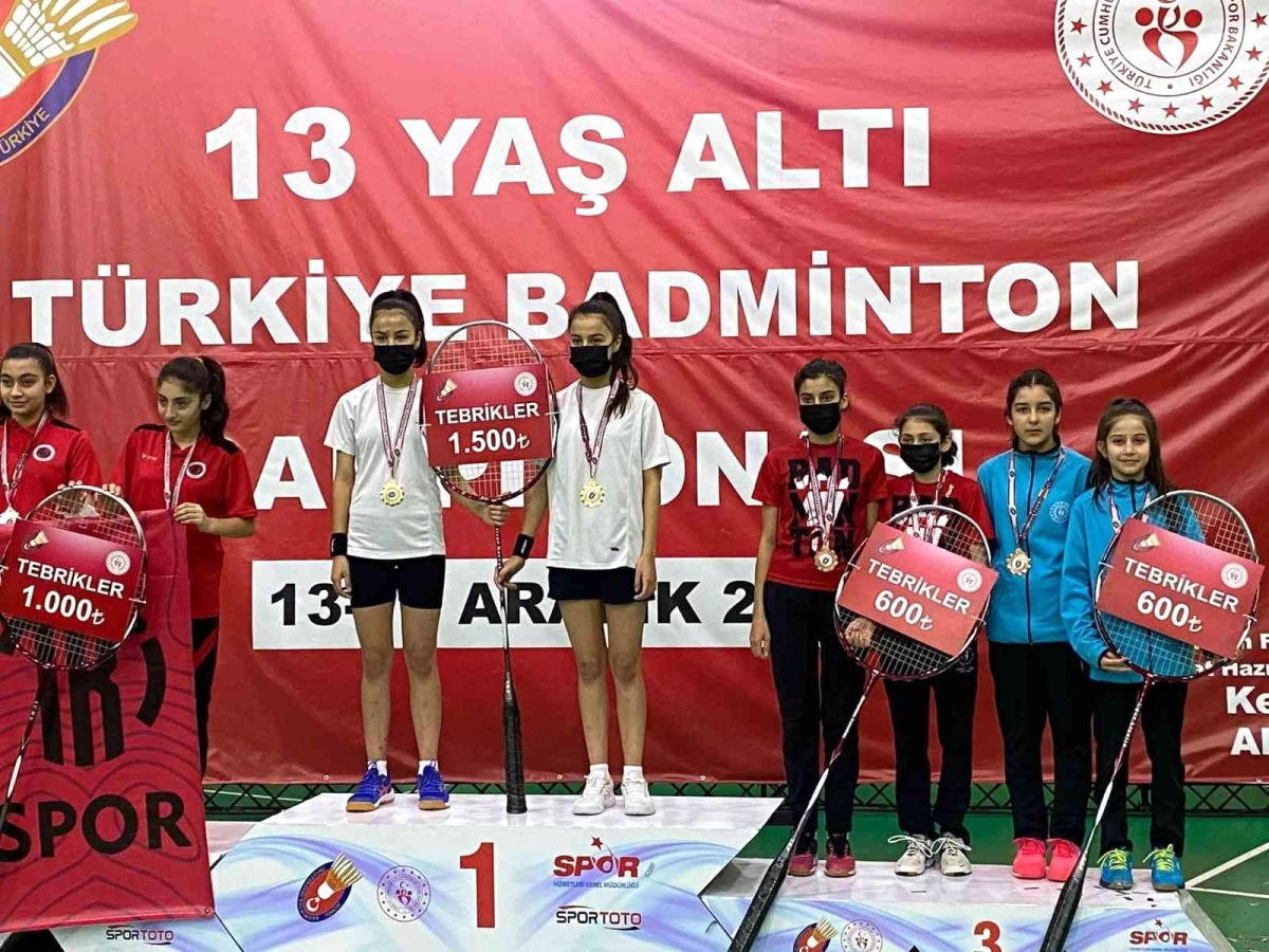 Kayserili sporcular Badminton\'da Türkiye üçüncüsü