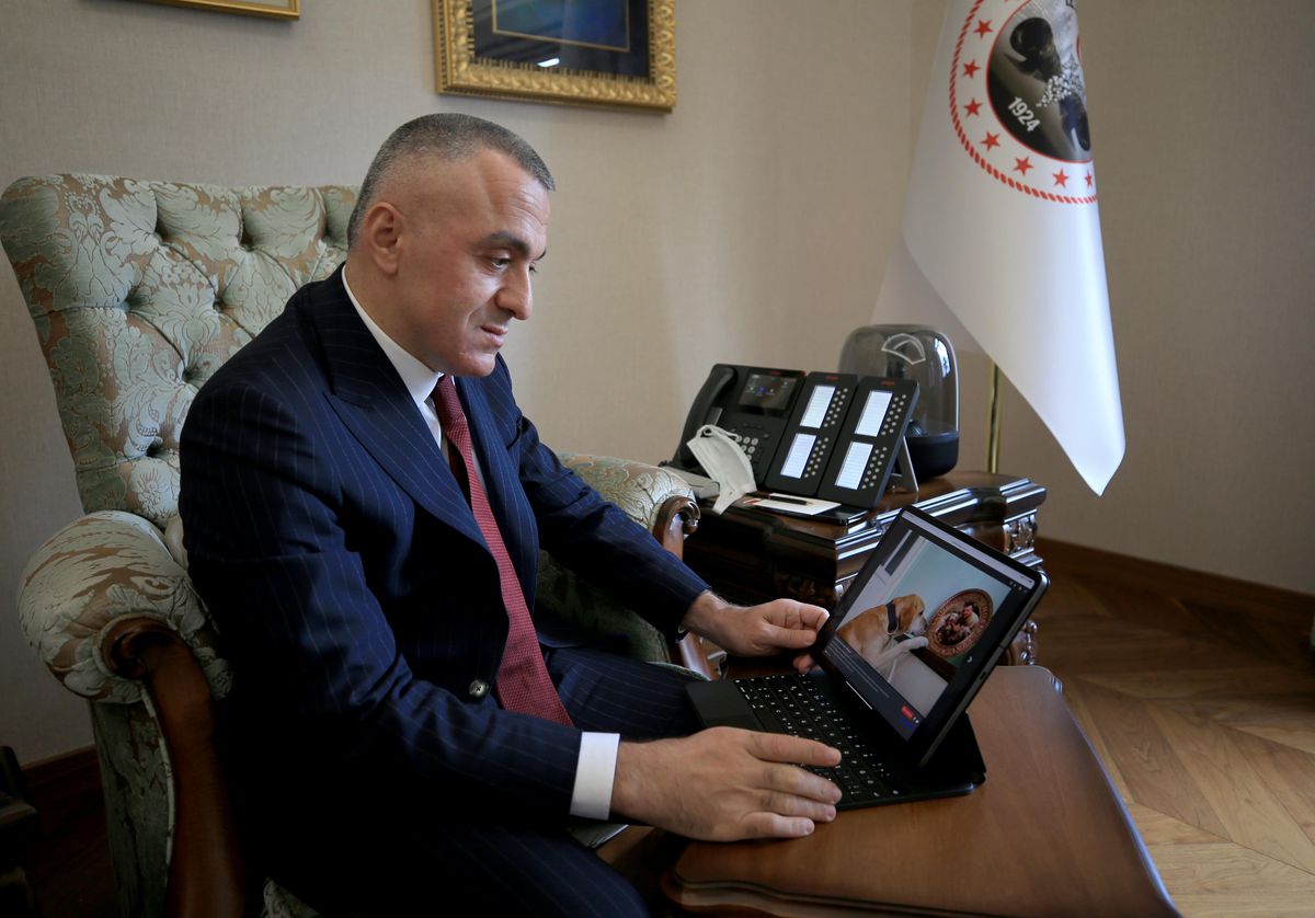 Kırklareli Valisi Osman Bilgin, AA'nın 'Yılın Fotoğrafları' oylamasına katıldı