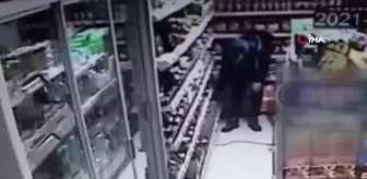 Markete giren hırsız, işyeri sahibi tarafından sopayla kovalandı