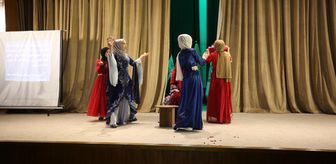 Musul Üniversitesi Türk Dili ve Edebiyatı Bölümü öğrencilerinden 'Türk düğünü' adlı tiyatro gösterisi