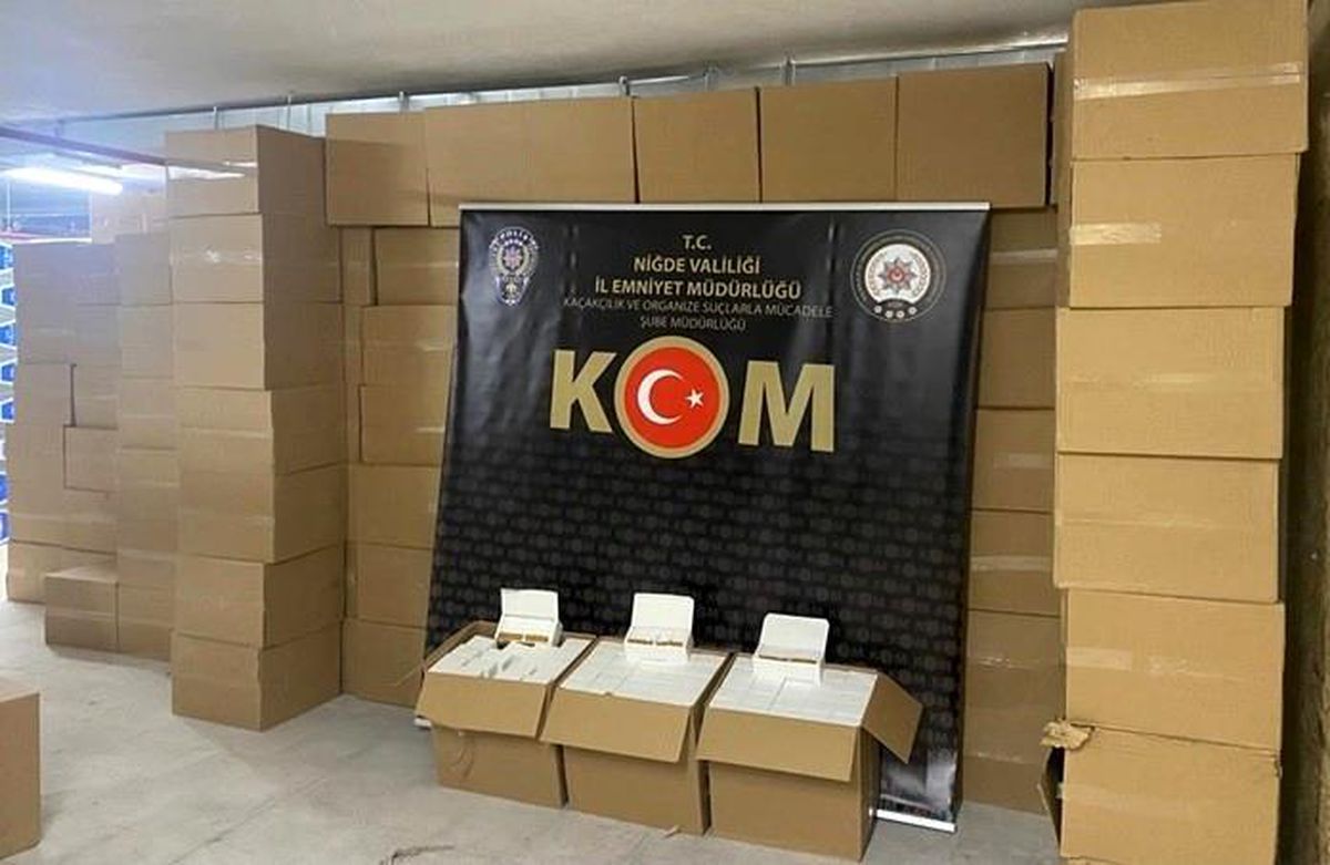 Son dakika... Polis ekipleri kamyonda 6 milyon makaron ele geçirdi