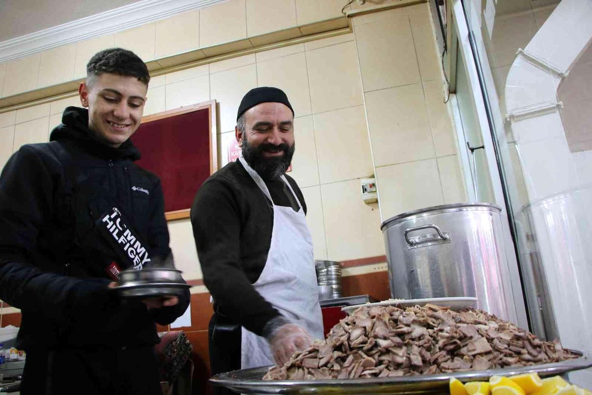 Sabah namazından sonra soluğu paçacıda alıyorlar