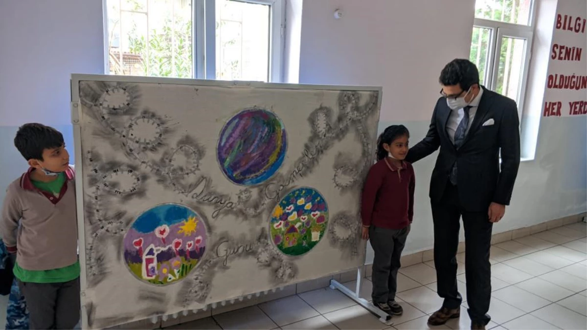 Sakarya\'da ilkokul öğrencilerinden "Uluslararası Göçmenler Günü" resim sergisi