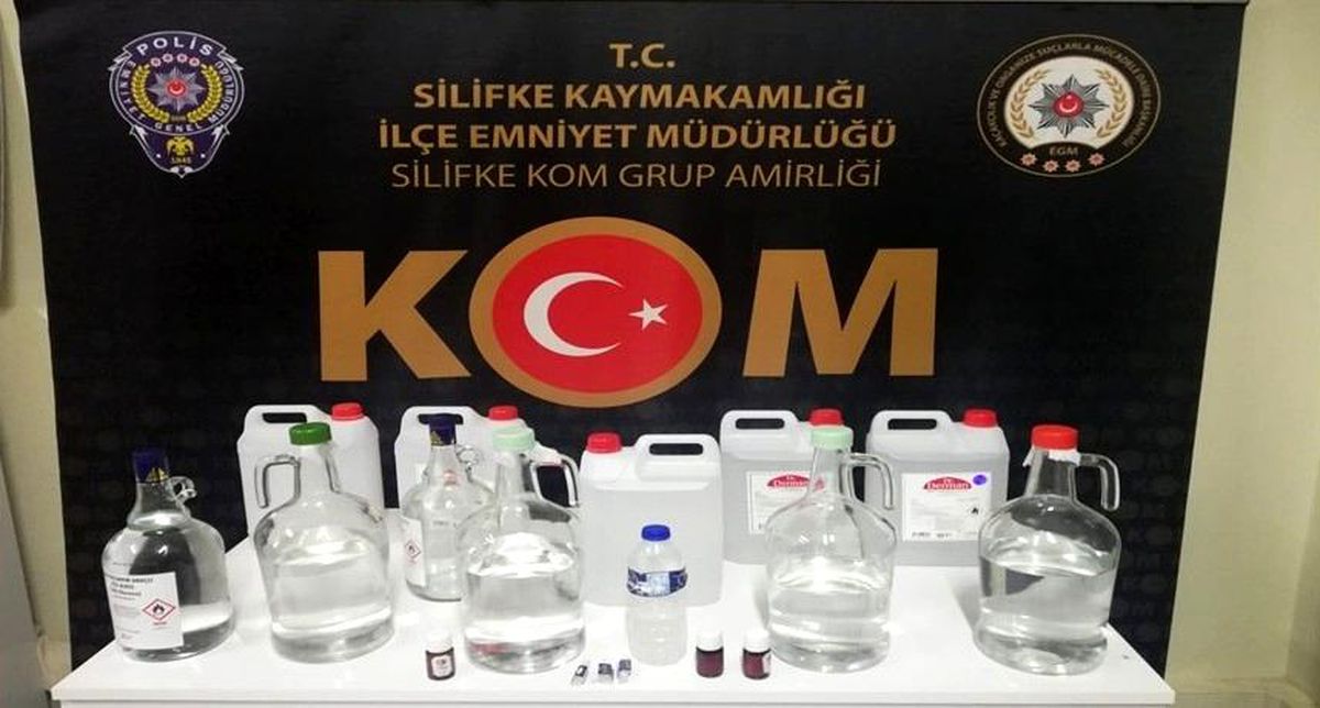 Son dakika haberleri... Mersin\'de sahte içki operasyonunda 4 şüpheli yakalandı