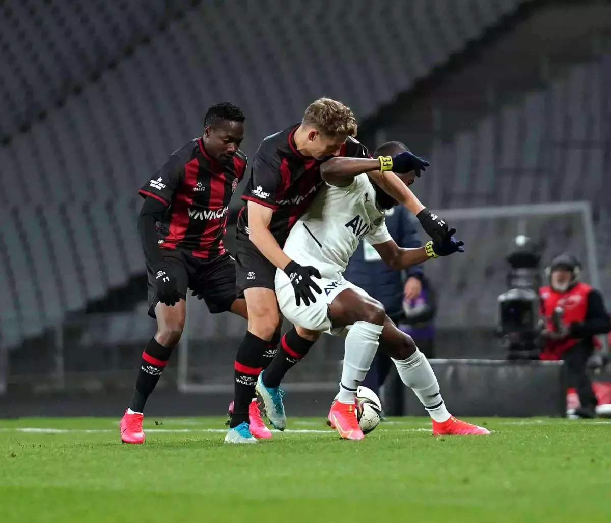 Spor Toto Süper Lig: Fatih Karagümrük: 1 - Fenerbahçe: 1 (Maç sonucu)