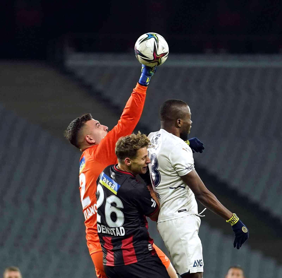 Spor Toto Süper Lig: Karagümrük: 0 - Fenerbahçe: 0 (Maç devam ediyor)