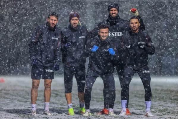 Trabzonspor'da kar altında antrenman