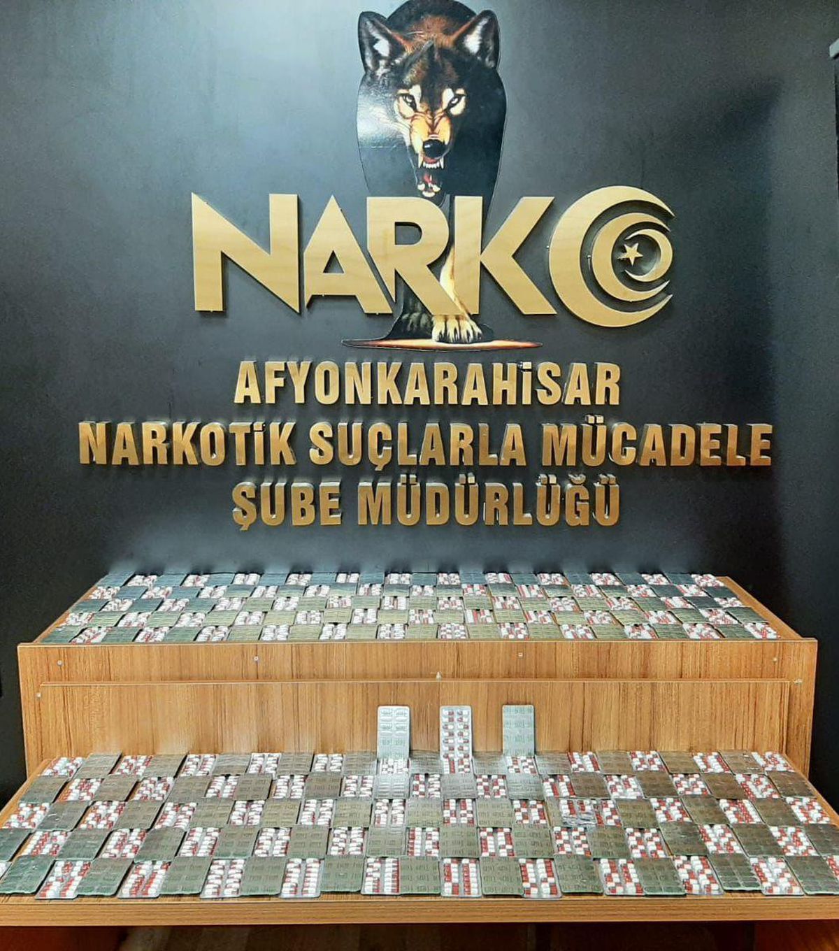 Afyonkarahisar\'da bir otobüste 3 bin 365 uyuşturucu hap ele geçirildi