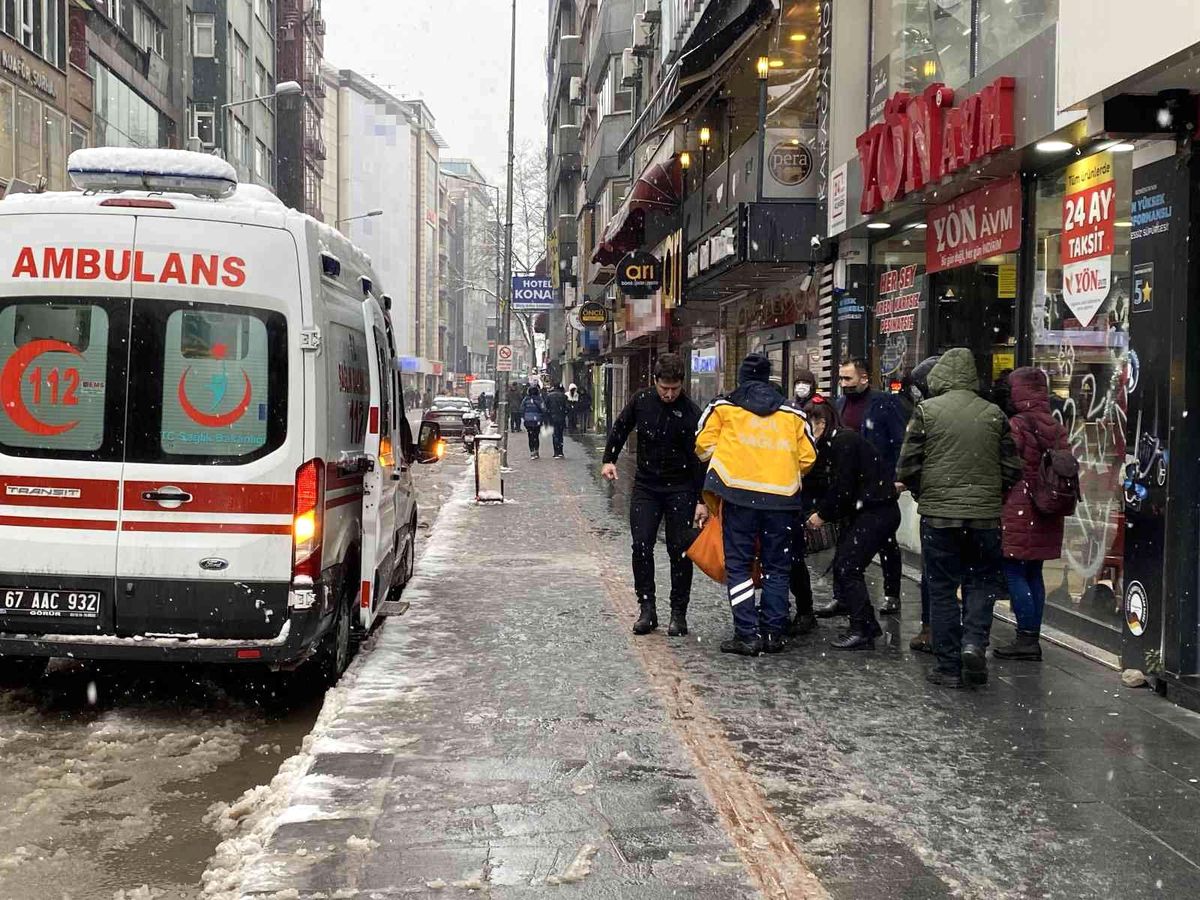 Alışveriş yaparken merdivenlerden yuvarlandı