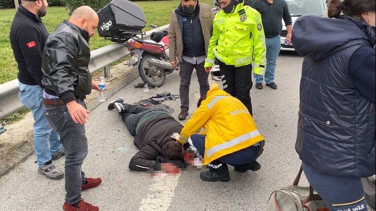 Ani fren yapan araca çarpan motosikletli ağır yaralandı