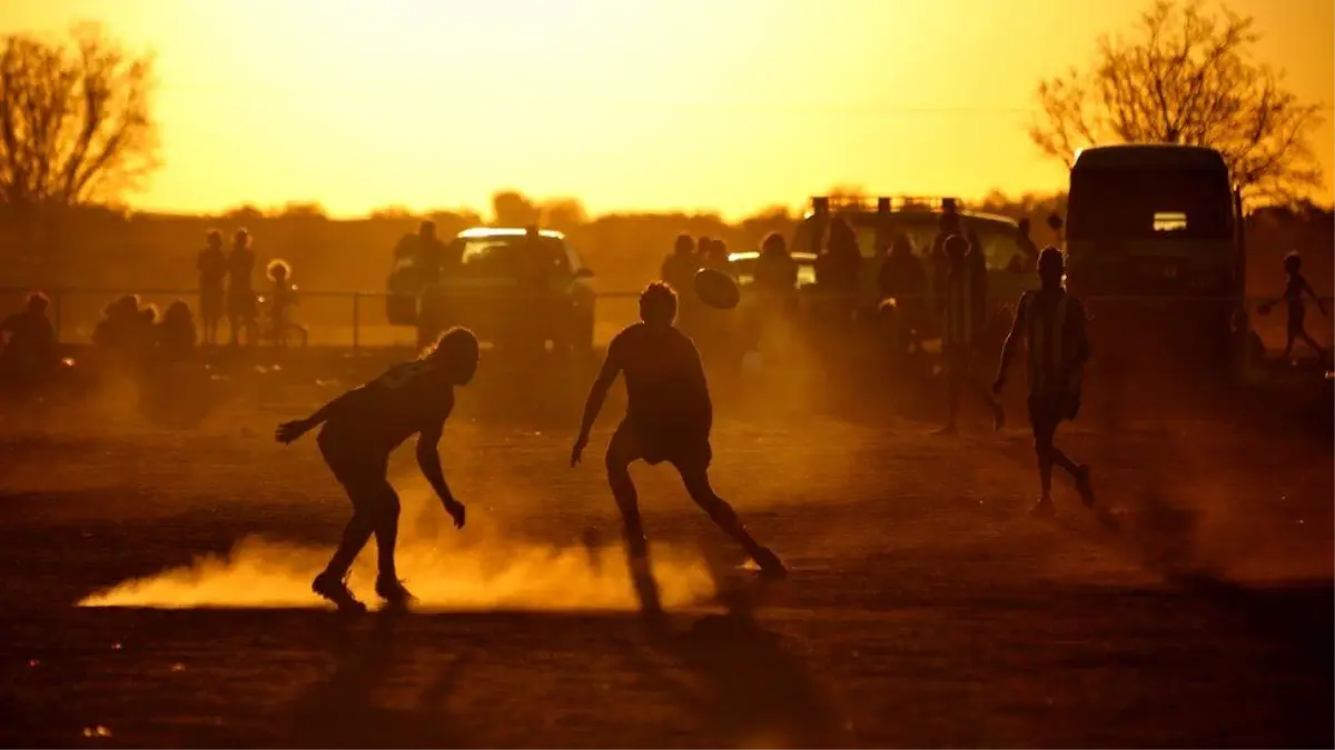 Avustralya hükümeti \'ırkçı\' yardım programı yüzünden yerlilere tazminat ödeyecek