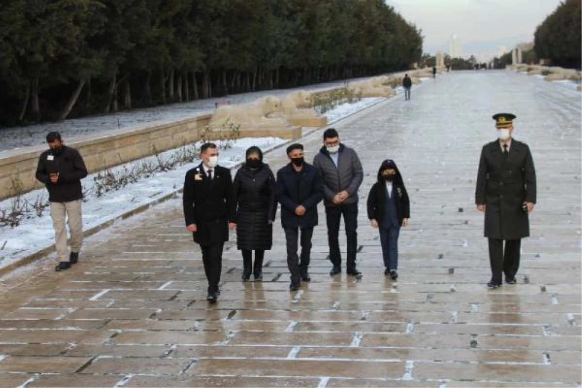 Azerbaycanlı şehit üsteğmen Memiyev\'in ailesi Anıtkabir\'de