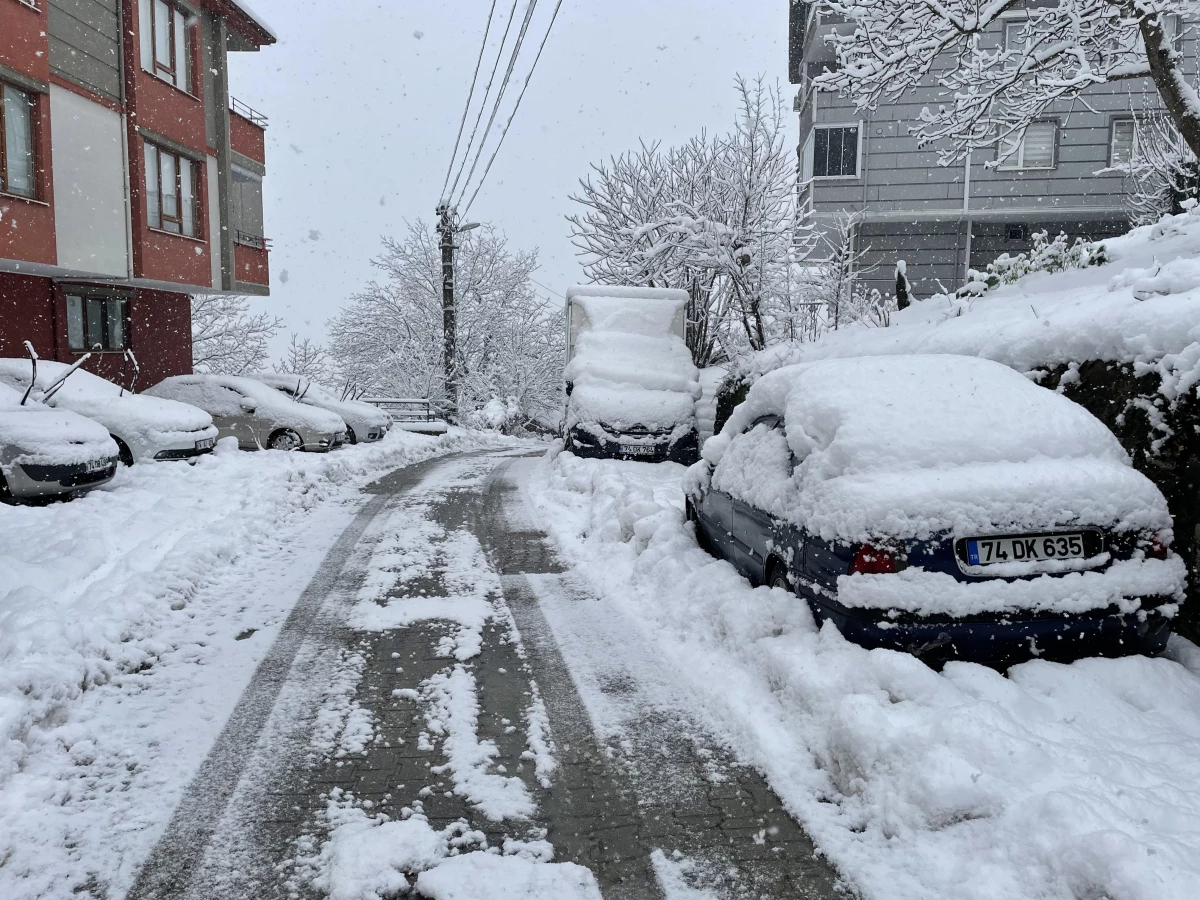 Bartın\'da kar nedeniyle 93 köy yolu ulaşıma kapandı
