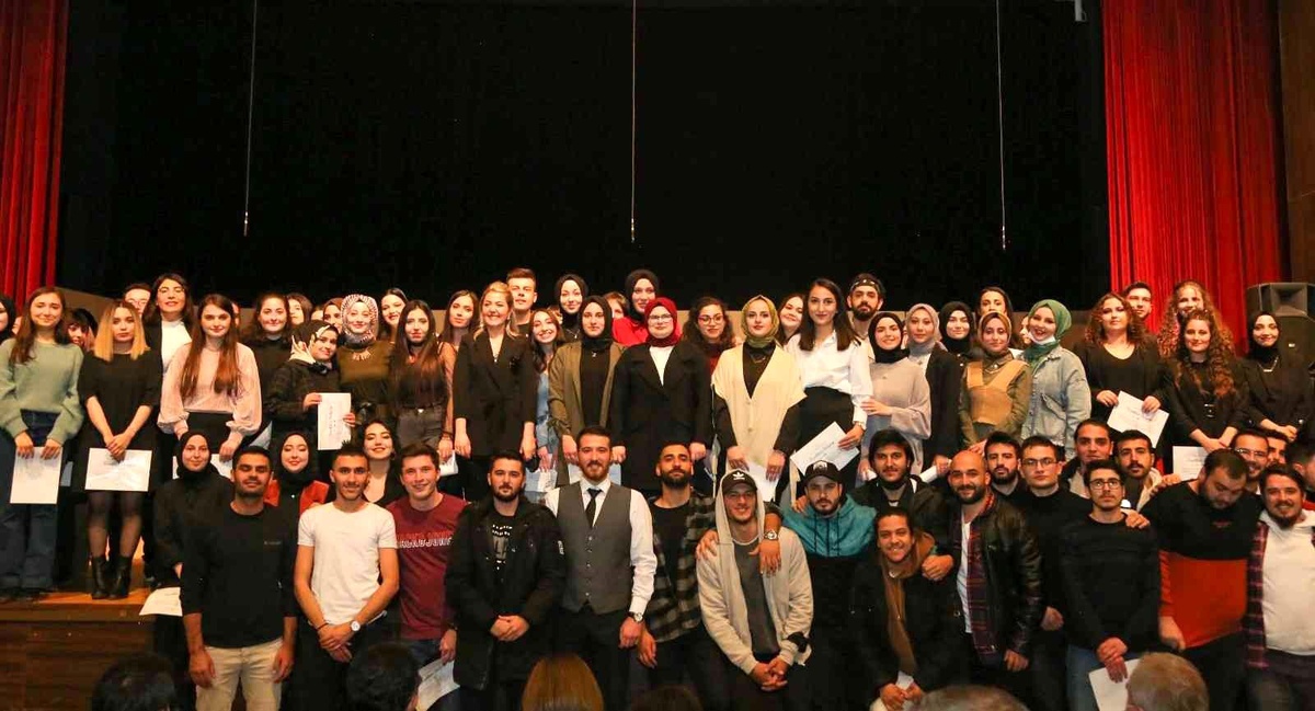 "Bir Öğrencinin Kütahya Günlüğü" sahnelendi
