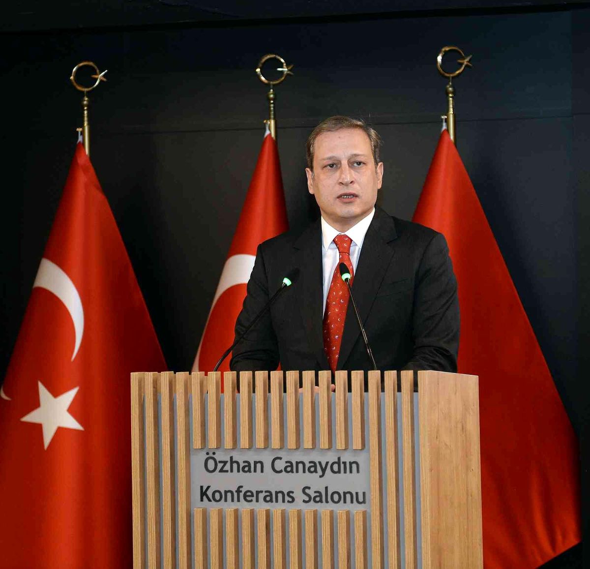 Burak Elmas: "Popüler olma, dönemsel olarak alkışlanma niyetimiz yok"