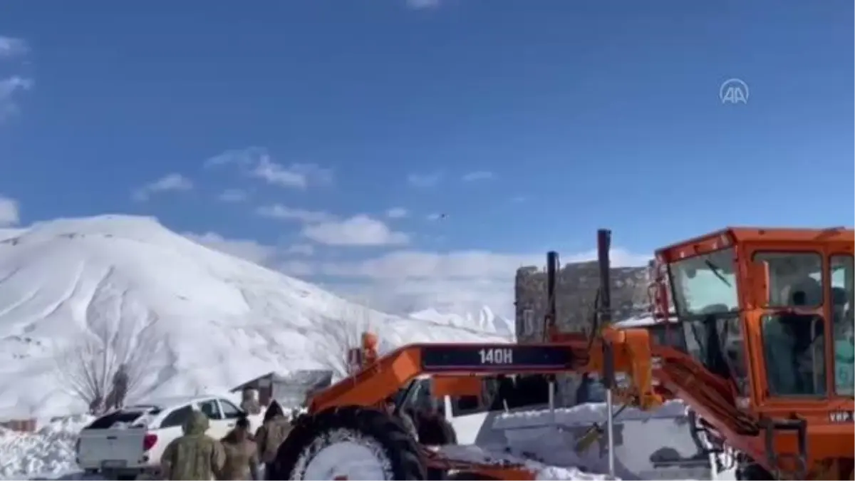 Ekiplerin hamile kadını hastaneye ulaştırma mücadelesi mutlu sonla bitti