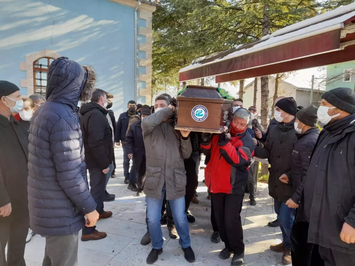 Eskişehir\'de kayıp olarak arandığı sırada cesedi bulunan çiftçi toprağa verildi