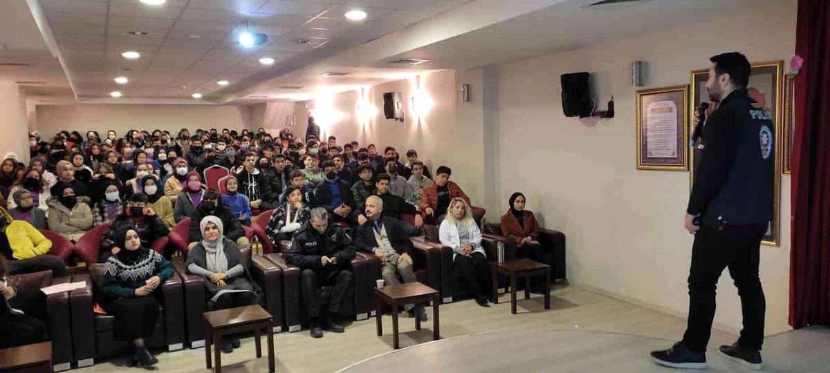 Gençlerin sanal ortamdaki tehlikelerden korunması çabası