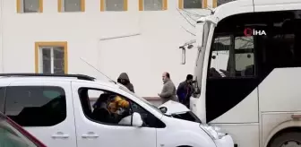 Hafif ticari araç ile midibüsün çarpıştığı kazada 1 kişi yaralandı