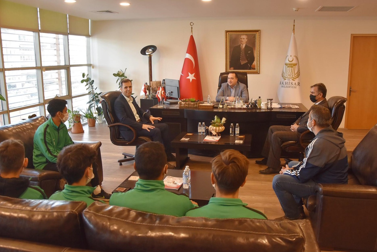 İl birincileri Başkan Besim Dutlulu\'nun konuğu oldu