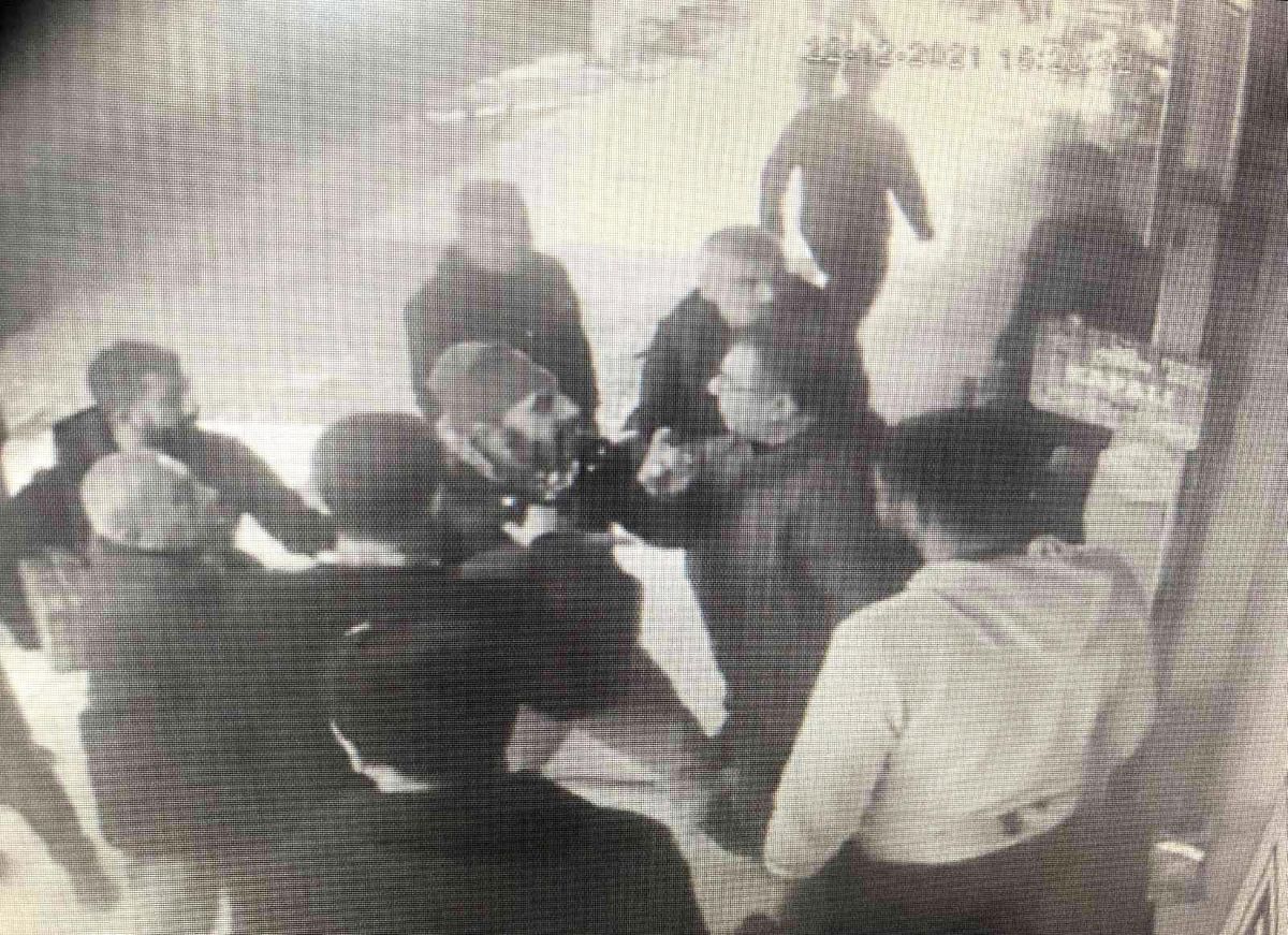 Son Dakika | İstediği ilacı vermeyen eczacıya bıçak çekti, o anlar kameraya yansıdı