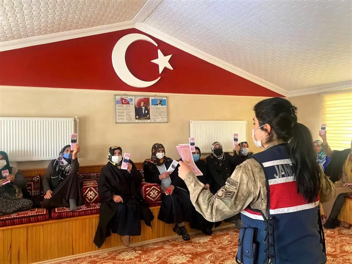 Jandarma ekiplerinden kadınlara narkotik eğitimi