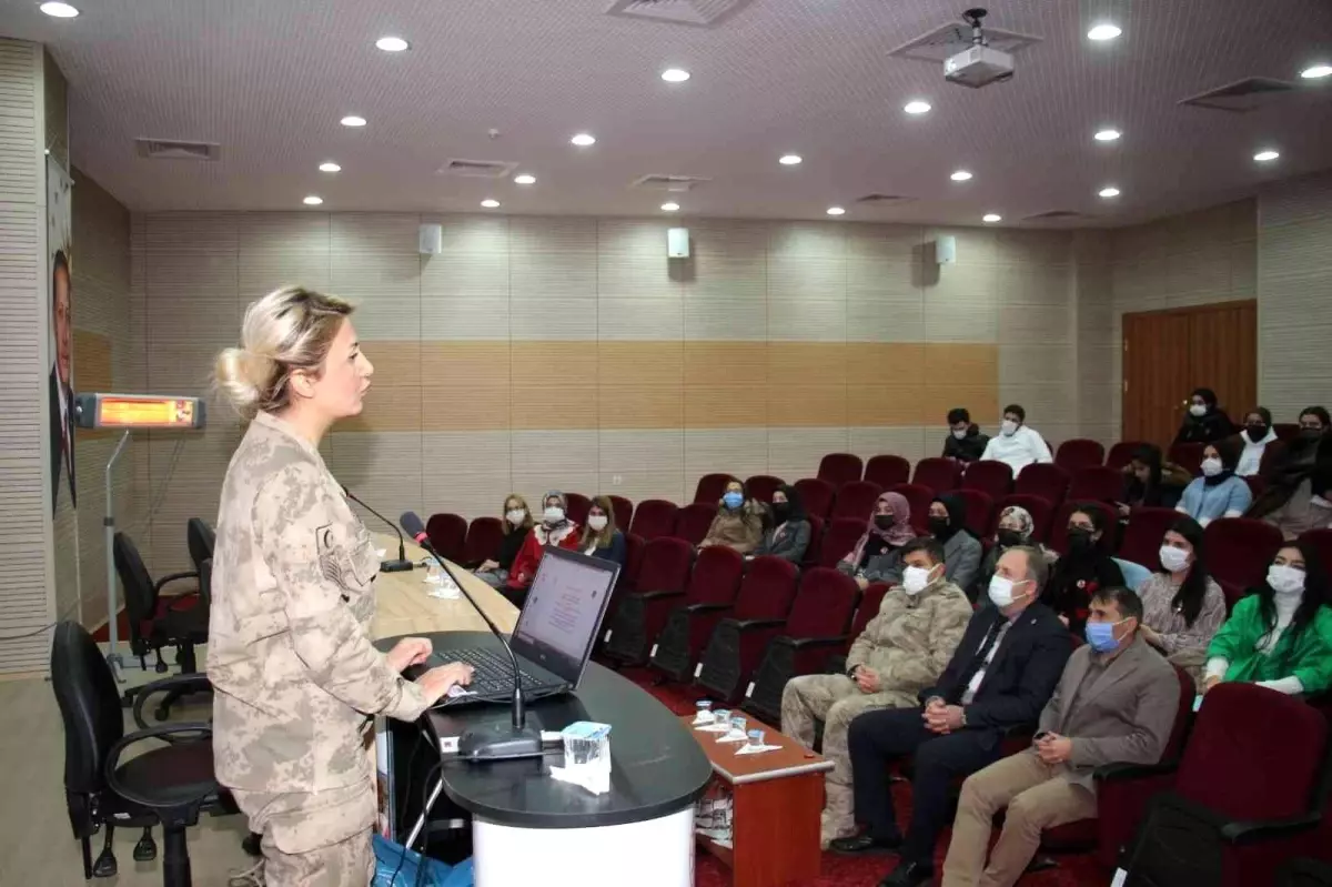 Son dakika haber! Jandarmadan Üniversite öğrencilerine KADES semineri